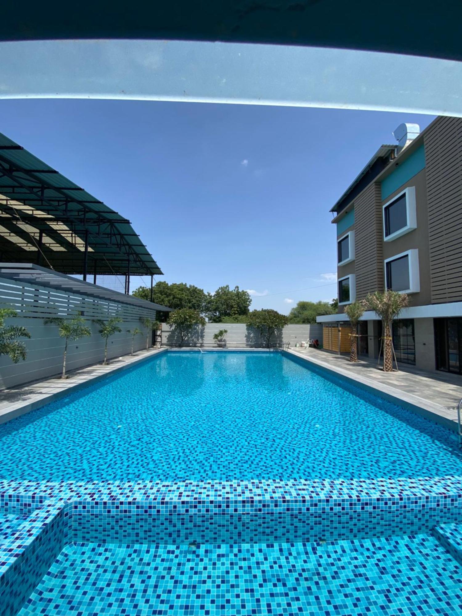 The Pavilion Park Resort Malegaon Exterior foto